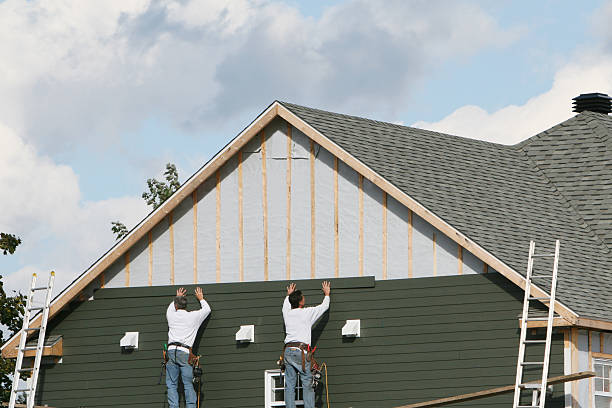 Professional Siding technician working in Troy, IL